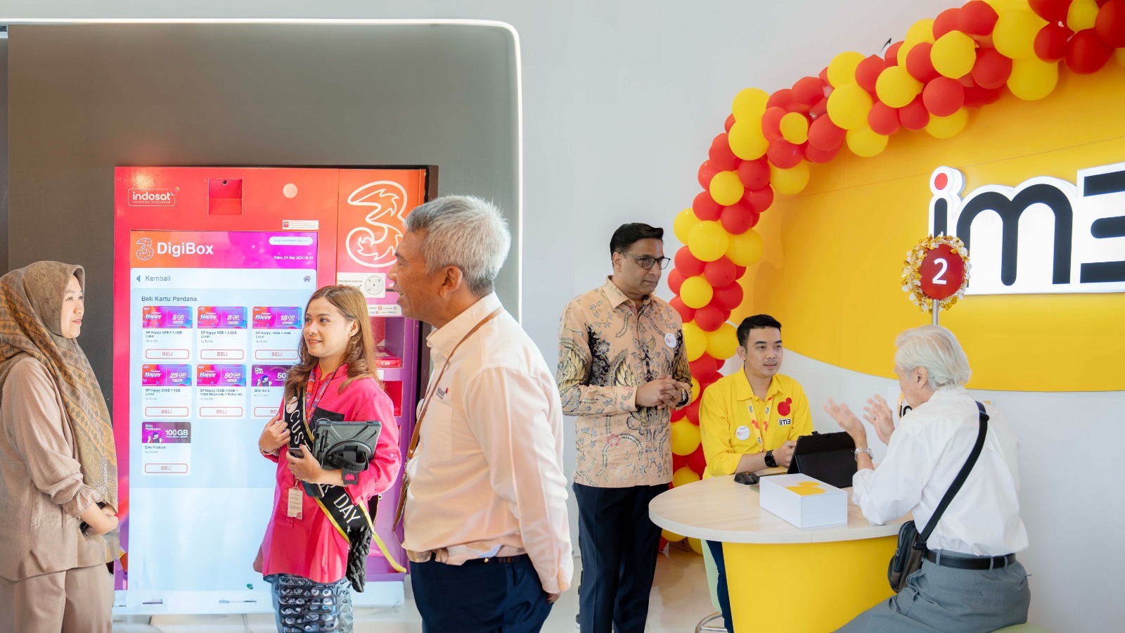 Indosat membukukan pendapatan sebesar Rp13.577,9 miliar dan mencatat kenaikan laba bersih sebesar 27 persensecara kuartalan (QoQ), menandai kinerja laba yang positif selama 17 kuartal berturut-turut.