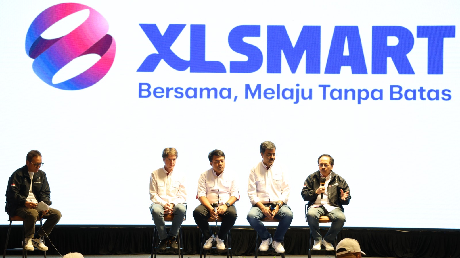 Presiden Direktur & CEO XLSMART Rajeev Sethi dalam sebuah acara yang digelar di Surabaya Rabu (30/4) lalu.