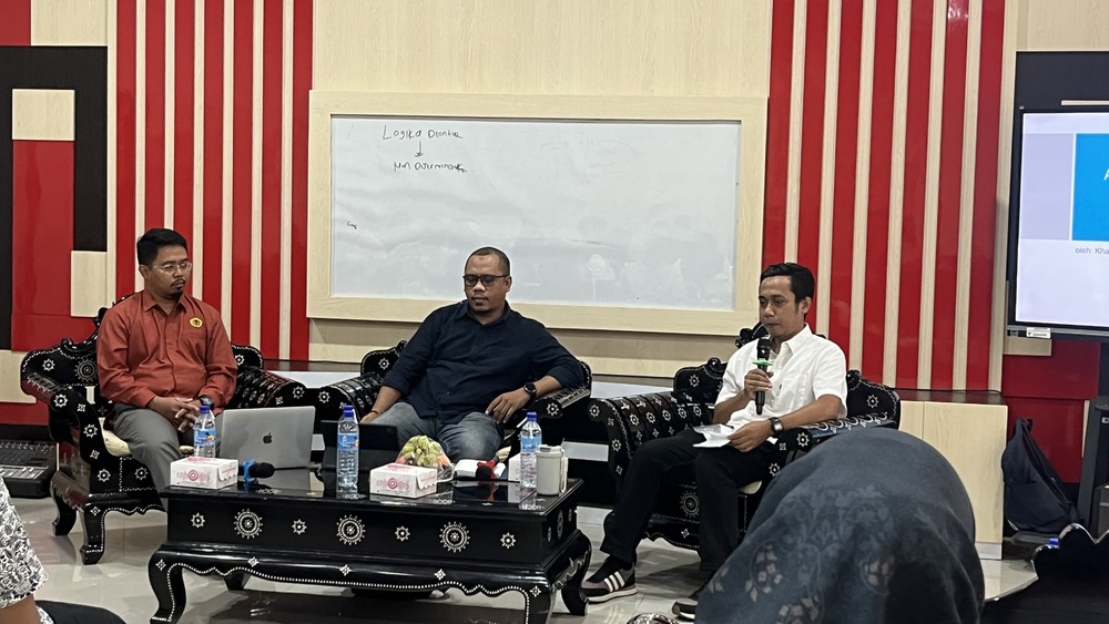 Diskusi Sorot Kamera FHISIP Unram menghadirkan Khairus Febryan Fitrahady SH, MH dan Dr Dwi Setiawan Chaniago S.Sos, MA sebagai narasumber, serta dimoderatori Taufan SH, MH.