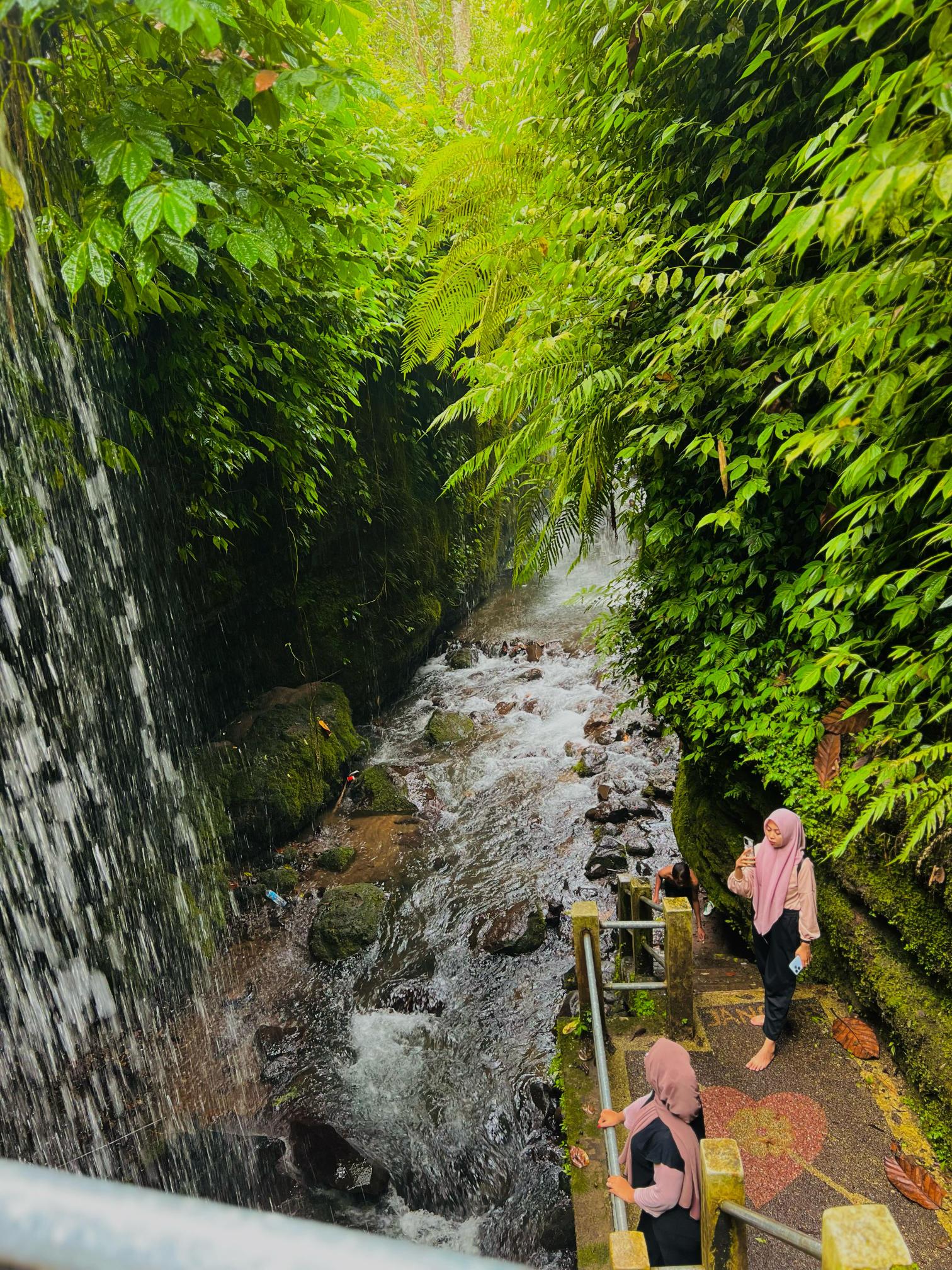 PERMATA TERSEMBUNYI: Inilah penampakan Air Terjun Batu Janggot di Desa Aik Berik, Kecamatan Batukliang Utara, Loteng, Kamis (17/4).