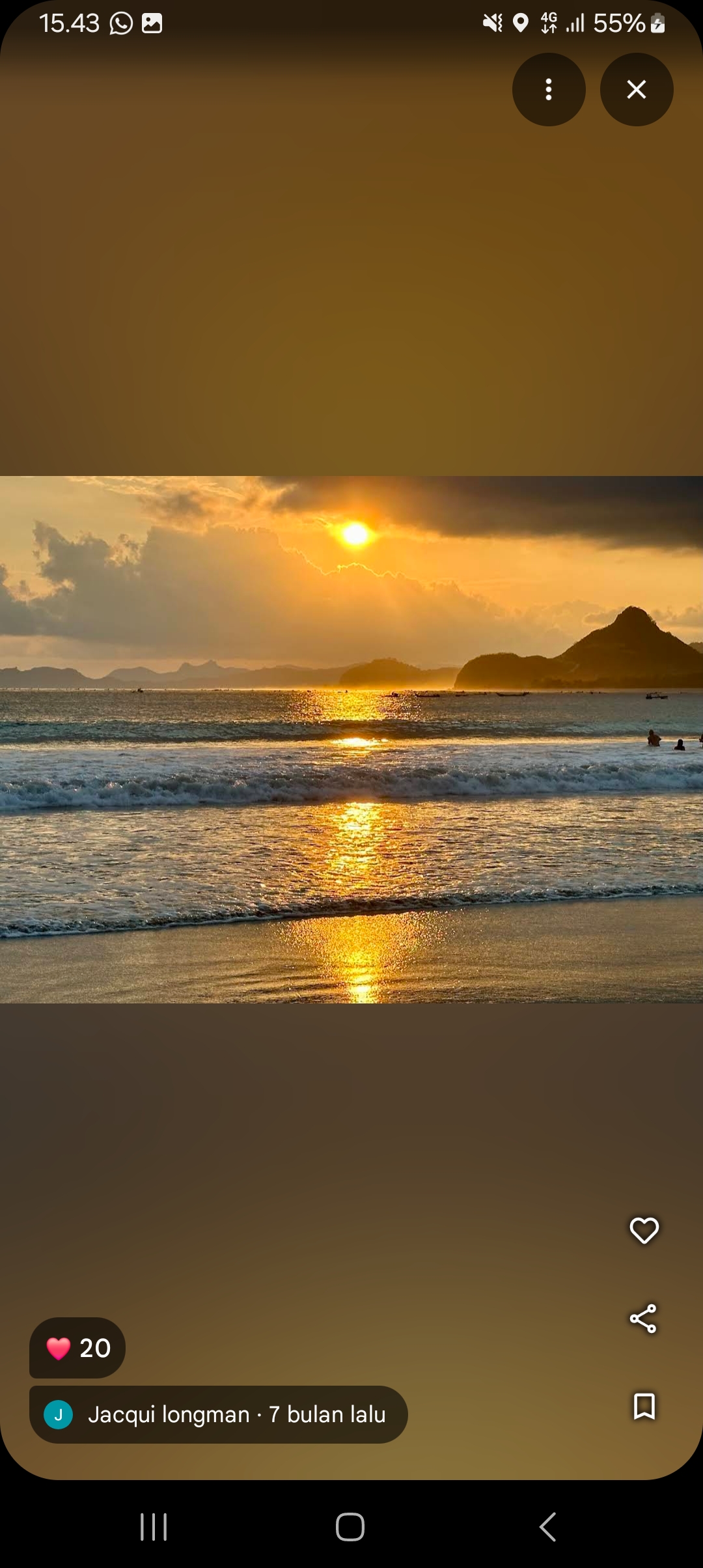 Pantai Selong Belanak masuk dalam list pantai di Lombok yang unik dan pantai terindah di Lombok