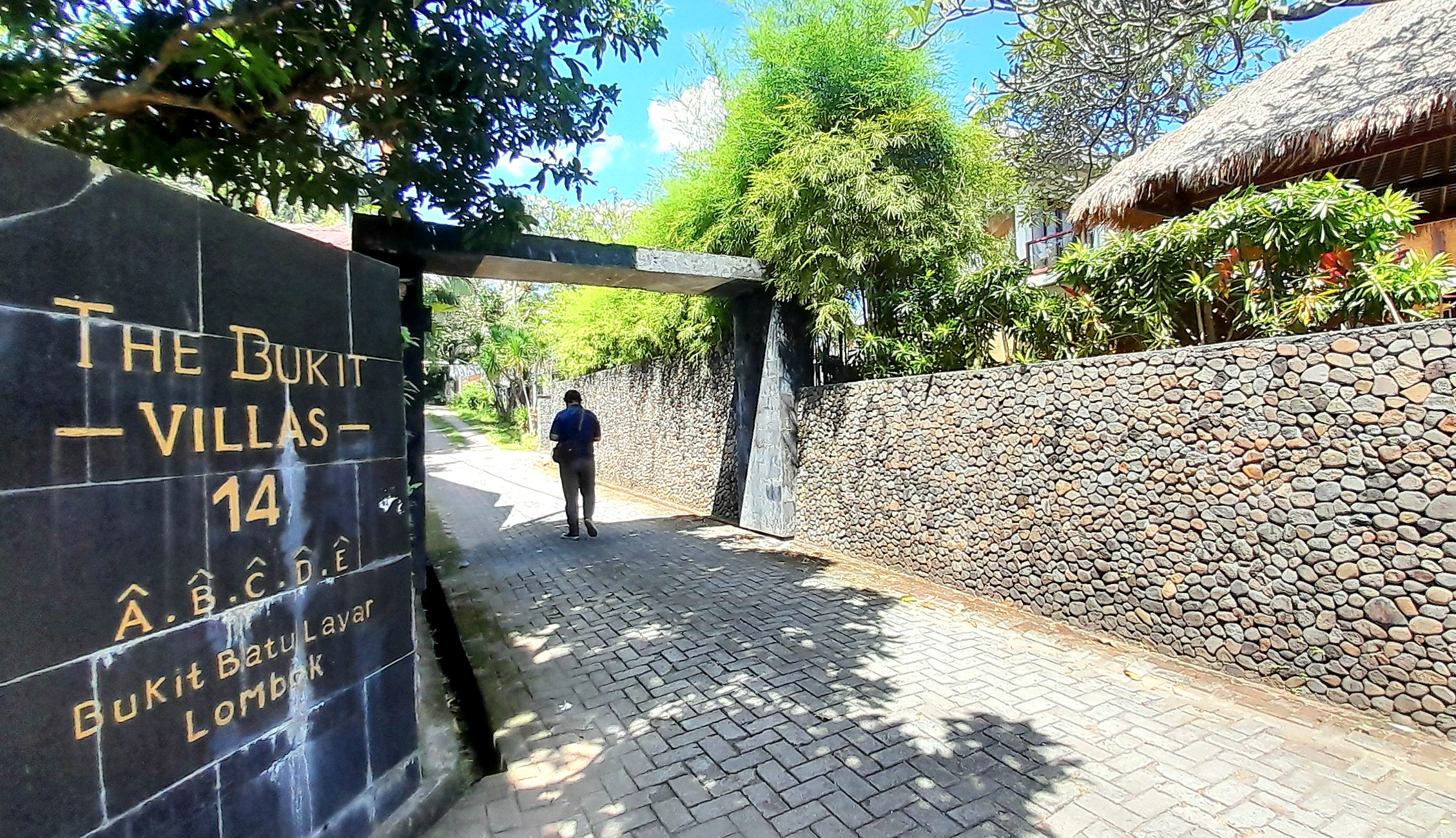 JADI ATENSI BUPATI: Sejumlah vila berjejer di Kecamatan Batulayar. Tahun ini, Bupati Lobar Lalu Ahmad Zaini akan melakukan pemutihan agar semua vila bisa memiliki izin.