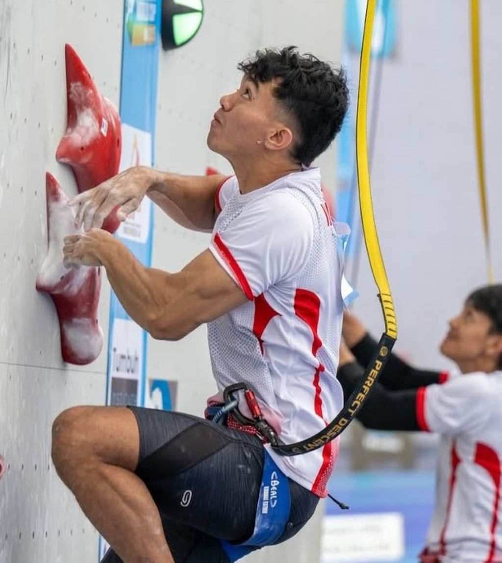 Kiromal Katibin saat bertanding memperebutkan medali perunggu dalam IFSC World Cup Bali 2025.