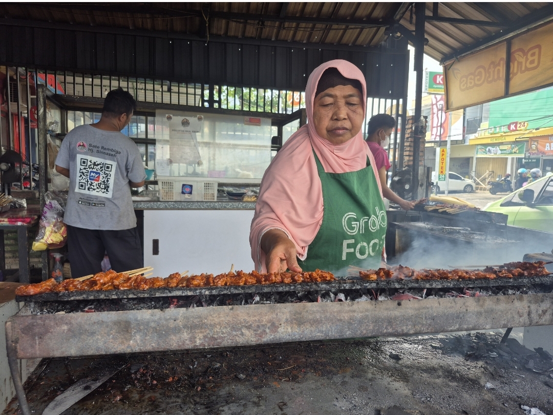 Sate Rembiga Ibu Sinnaseh.