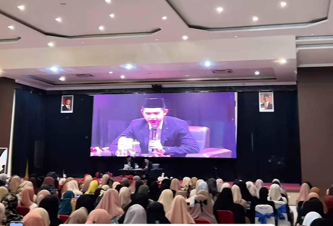 Ustadz Koh Dennis Lim saat memberikan kajian di Mataram, Sabtu (3/5).