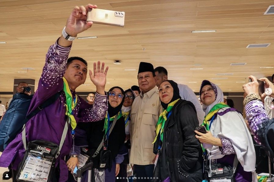 Presiden Prabowo Subianto bersama sejumlah jamaah calon haji. (tangkapan layar IG Presiden Republik Indonesia)