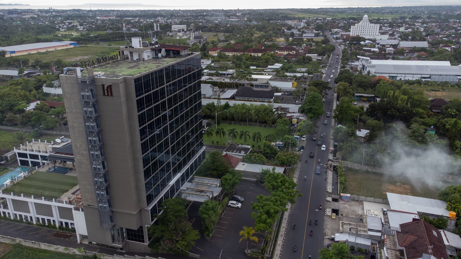 HUNIAN MENURUN: Salah satu hotel bintang di Kota Mataram. Berdasarkan data BPS NTB, hunian kamar hotel per Maret 2025 menurun dikarenakan jumlah tamu yang berkurang.