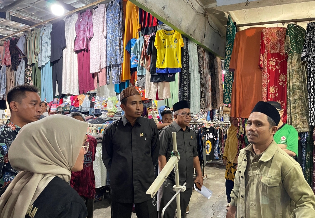 SIDAK: Sidak Komisi 2 DPRD Kota Mataram ke pasar Cakranegara, pekan lalu.