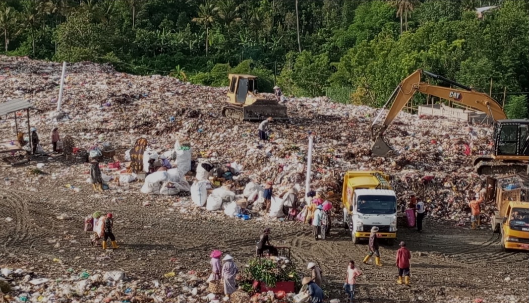 Warga tolak pembuangan sampah di TPA Kebon Kongok meski sudah disurvei Gubernur NTB