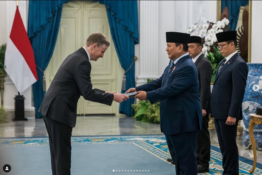 Presiden Prabowo Subianto secara resmi telah menerima surat kepercayaan dari  Duta Besar Luar Biasa dan Berkuasa Penuh (LBBP) Designate Resident negara-negara sahabat.  (tangkapan layar IG Presiden)
