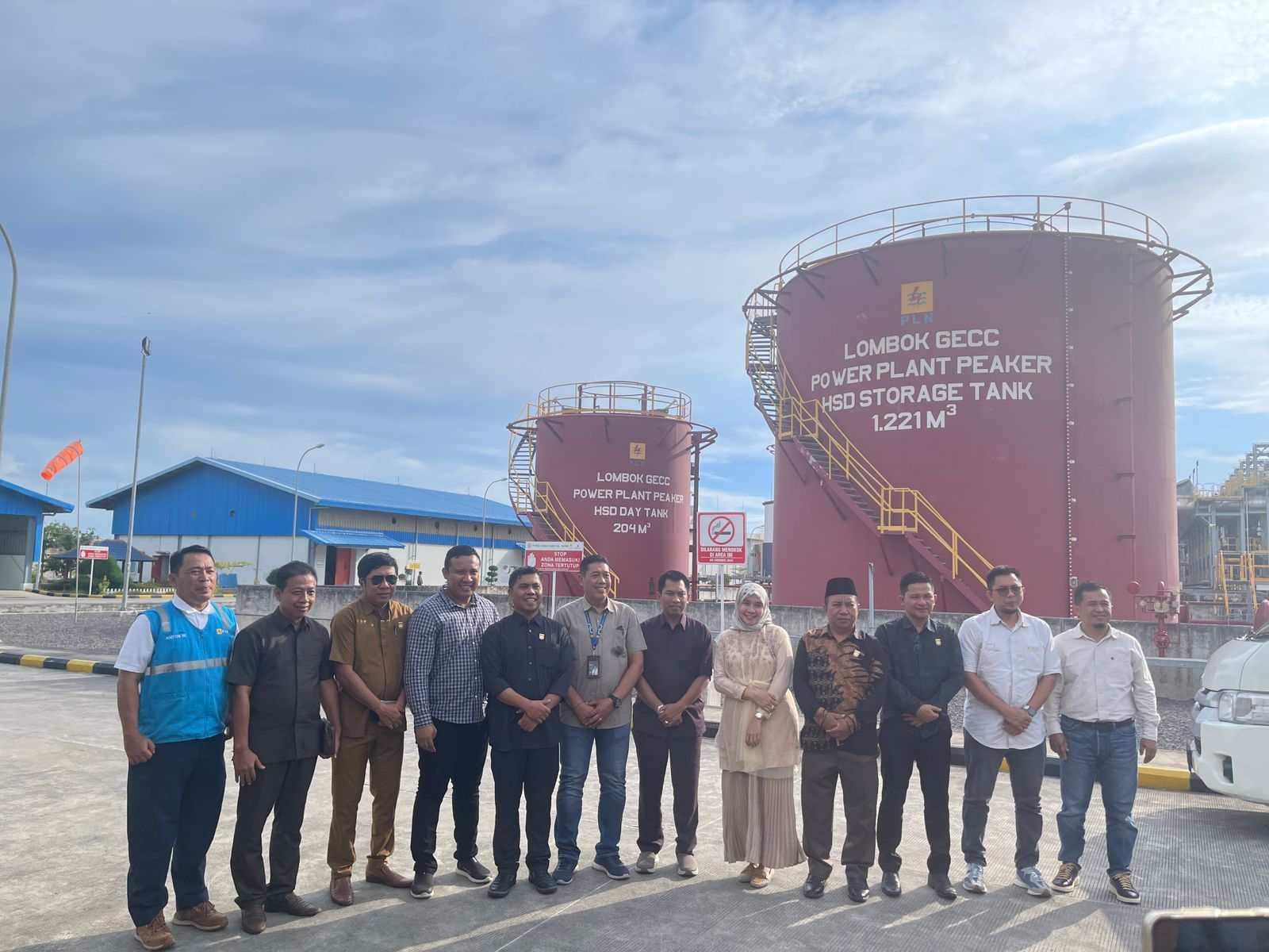 LEBIH DEKAT: Anggota Pansus RTRW Kota Mataram 2025&ndash;2045 usai melakukan kunjungan dan peninjauan ke lokasi PLTMGU Lombok Peaker, di Kelurahan Tanjung Karang Permai, Sekarbela, Selasa (7/5/2025).