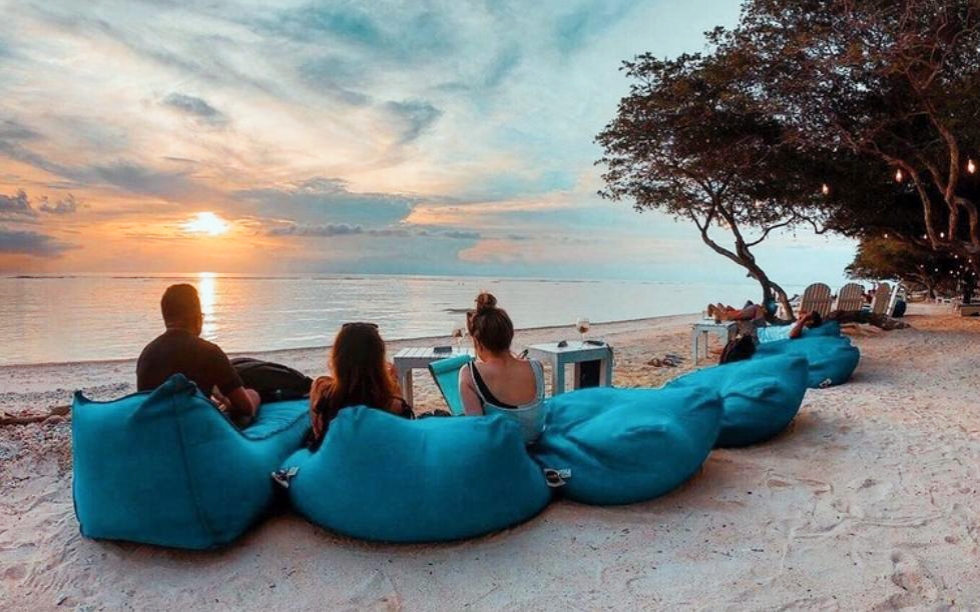 Lombok memiliki cukup banyak memiliki tempat wisata menarik yang tak dimiliki daerah lain, bahkan beberapa wisata di Pulau Lombok yang selalu banjir pengunjung setiap tahunnya.