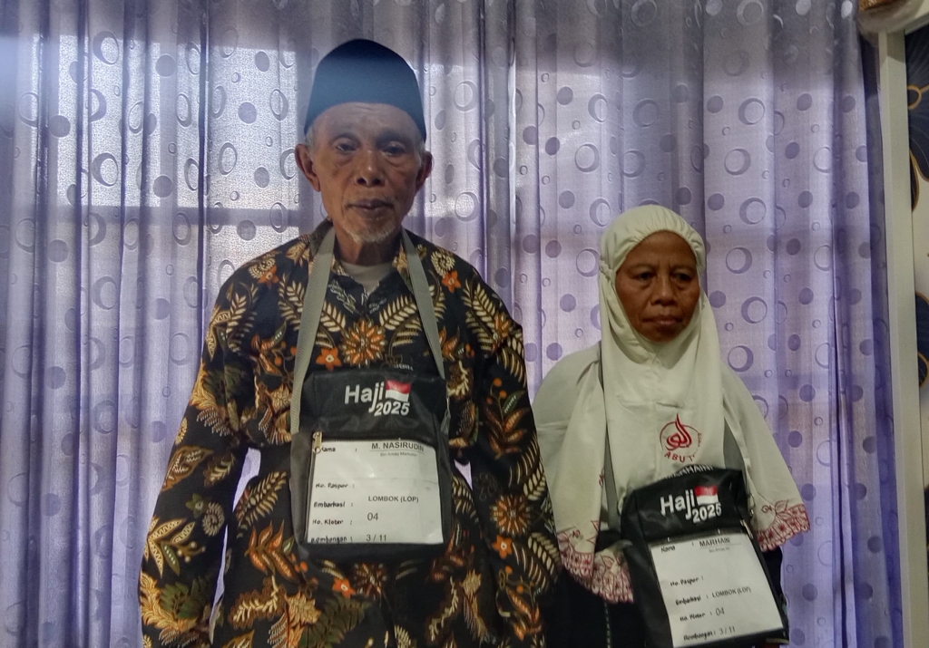 BERSIAP: Nasirudin bersama istrinya Marhaini yang masuk pemberangkatan pertama Lombok Timur (Lotim) kloter empat.