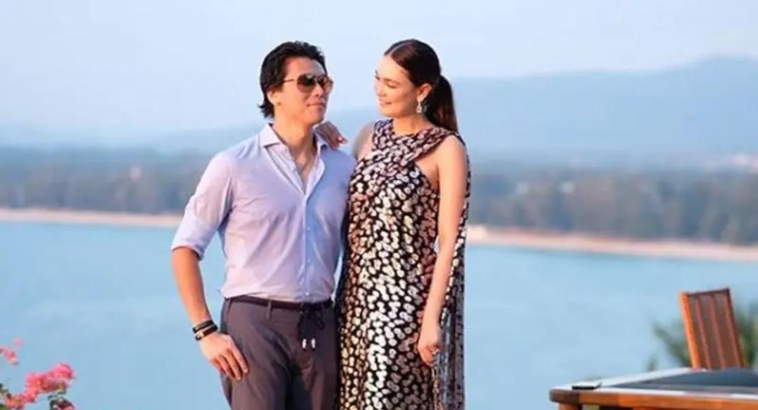 Luna Maya menjalin hubungan dengan pengusaha Reino Barack pada tahun 2015.