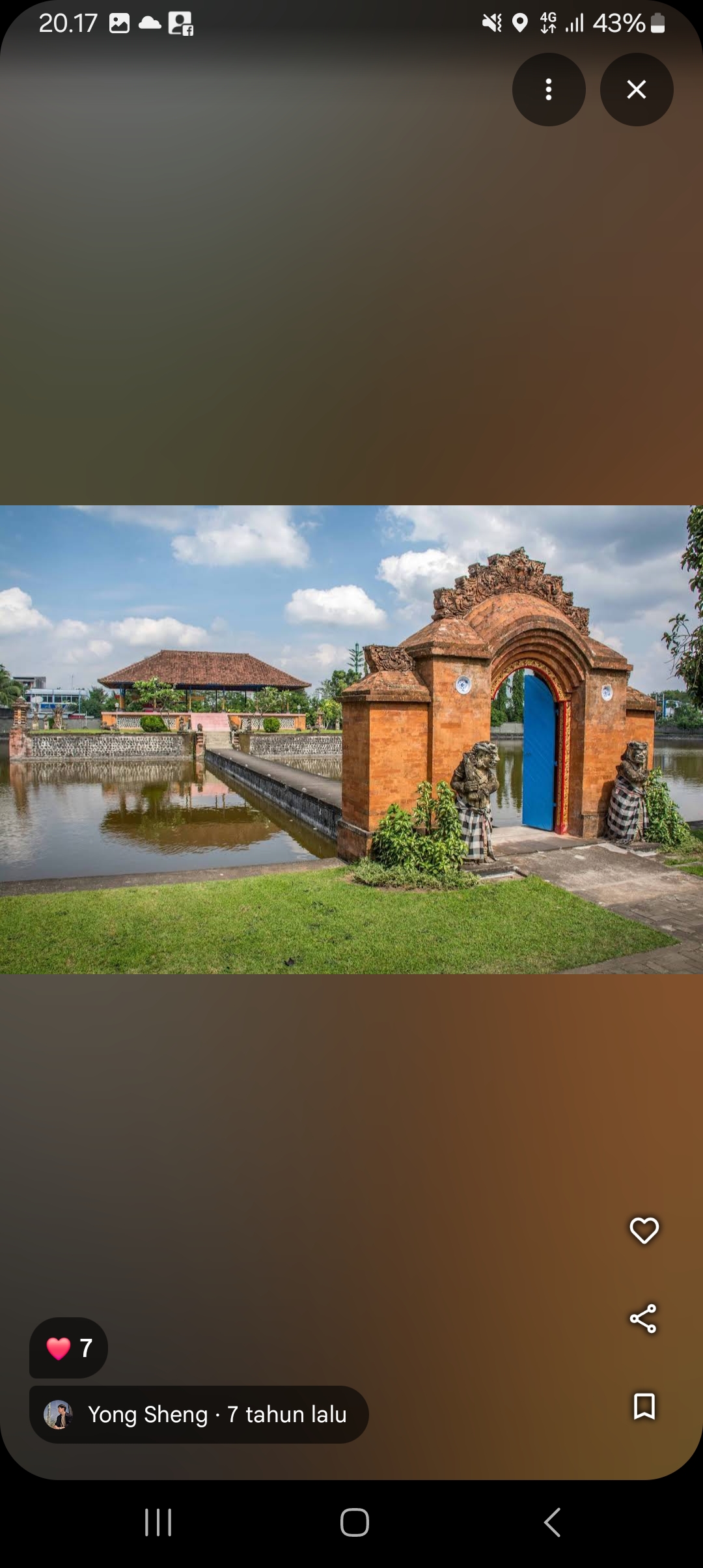Taman Air Mayura jadi salah satu tempat wisata di tengah Kota Mataram Lombok