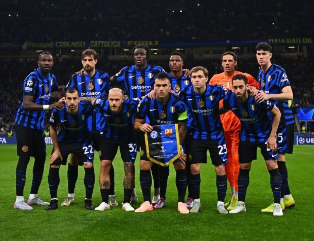 Inter Milan lolos ke babak final Liga Champions bersama pelatihnya Simone Inzaghi usai mengalahkan Barcelona di babak semifinal.
