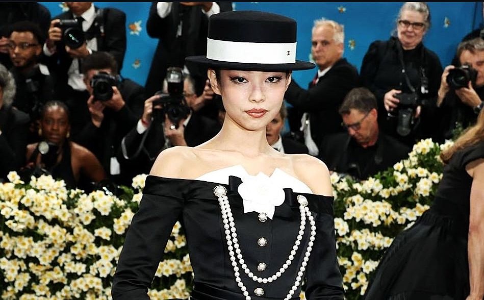 Jennie BLACKPINK dalam ajang Met Gala 2025