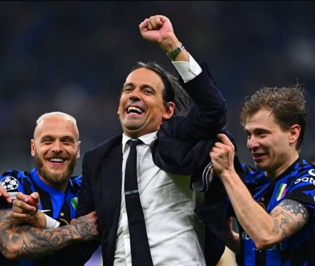 Pelatih Inter Milan Simone Inzaghi (tengah) berhasil membawa Inter Milan ke final Liga Champions.
