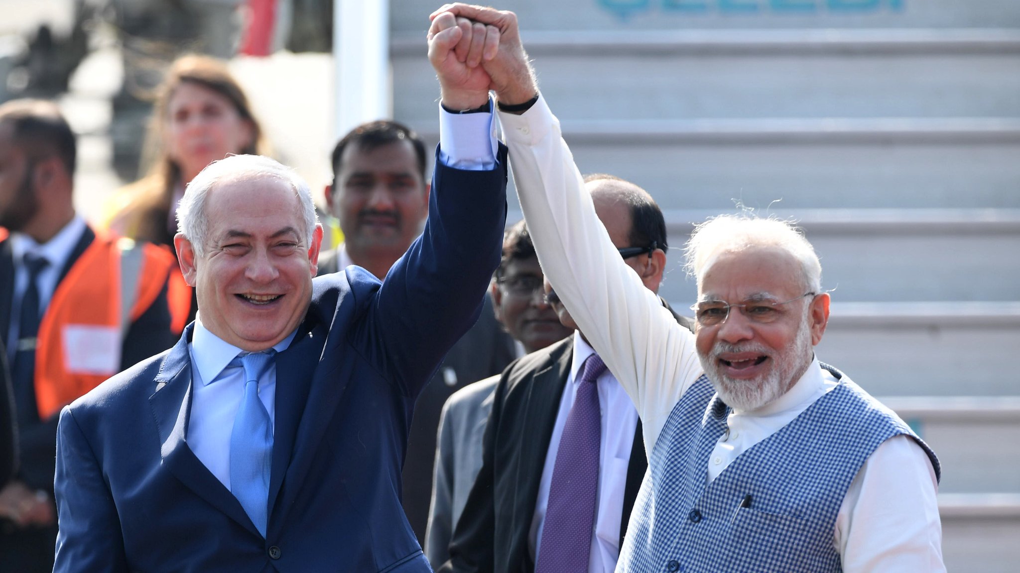 BERSAHABAT: Perdana Menteri India Narendra Modi (kanan) bersama Perdana Menteri Israel Benjamin Netanyahu.