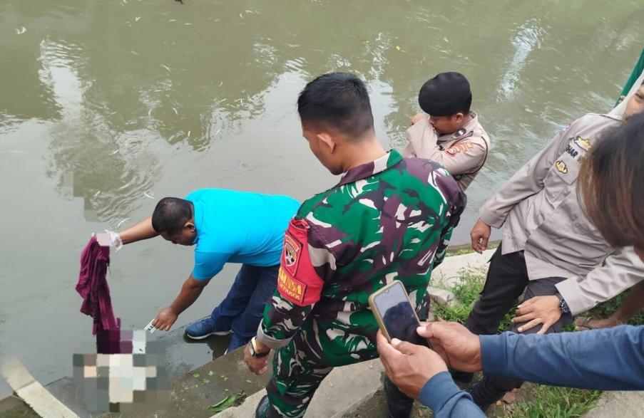 Penemuan orok bayi membuat warga Dusun Repuk Mur, Desa Sepakek, Kecamatan Pringgarata heboh.