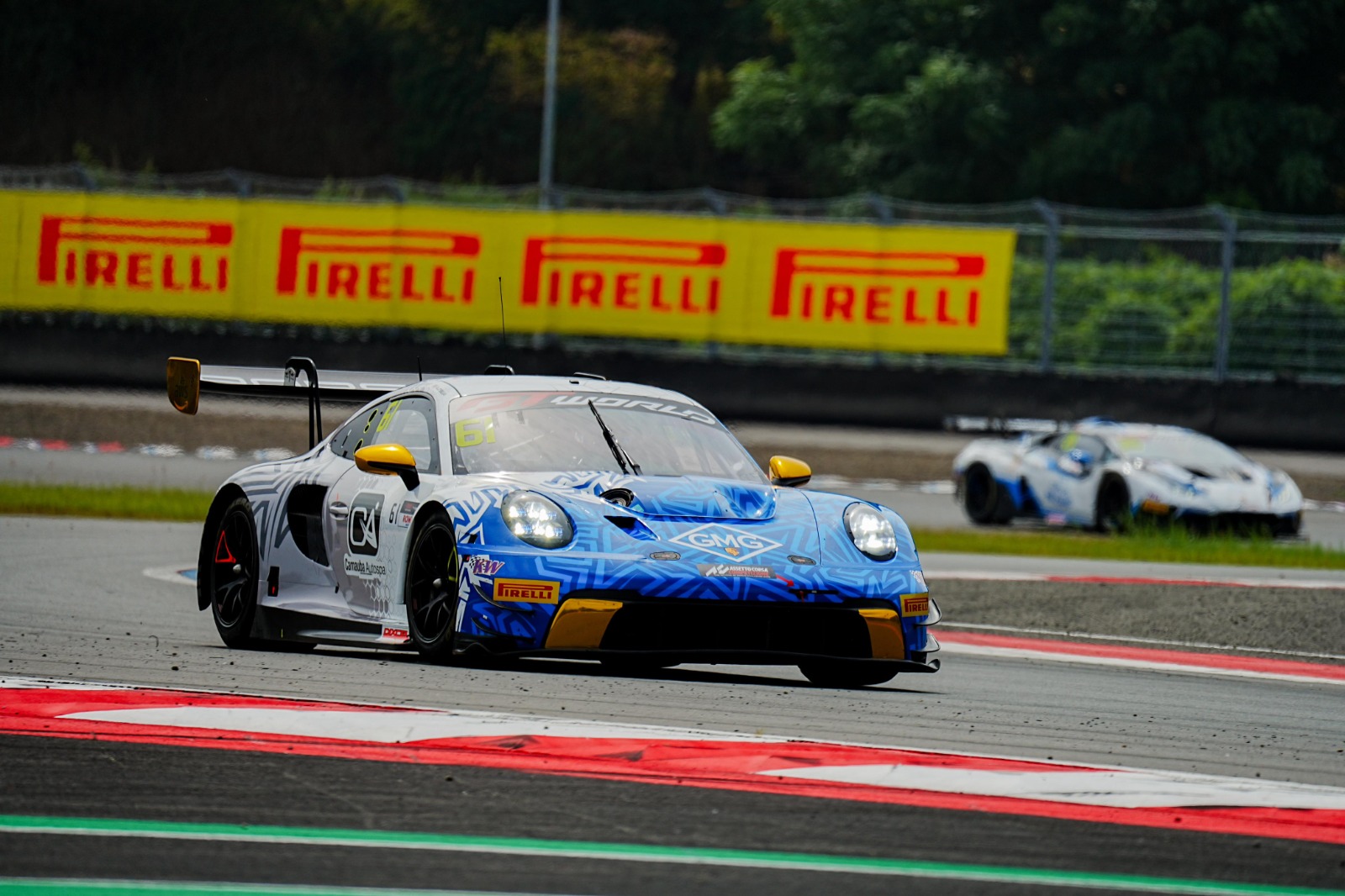 tim Absolute Corse (HKG) menunjukkan performa luar biasa lewat duet pembalap Anderson Tanoto dan Thierry Vermeulen di GT World Challenge Asia 2025, Sirkuit Internasional Mandalika