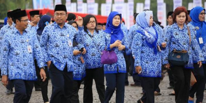 kategori penerima gaji ke 13 selain PNS dan pensiunan