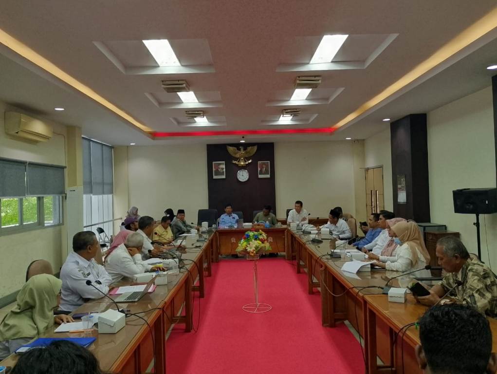 Komisi II DPRD Sumbawa menggelar RDP dengan dinas terkait dan Asosiasi Pengusaha Tambak, Rabu (7/5).