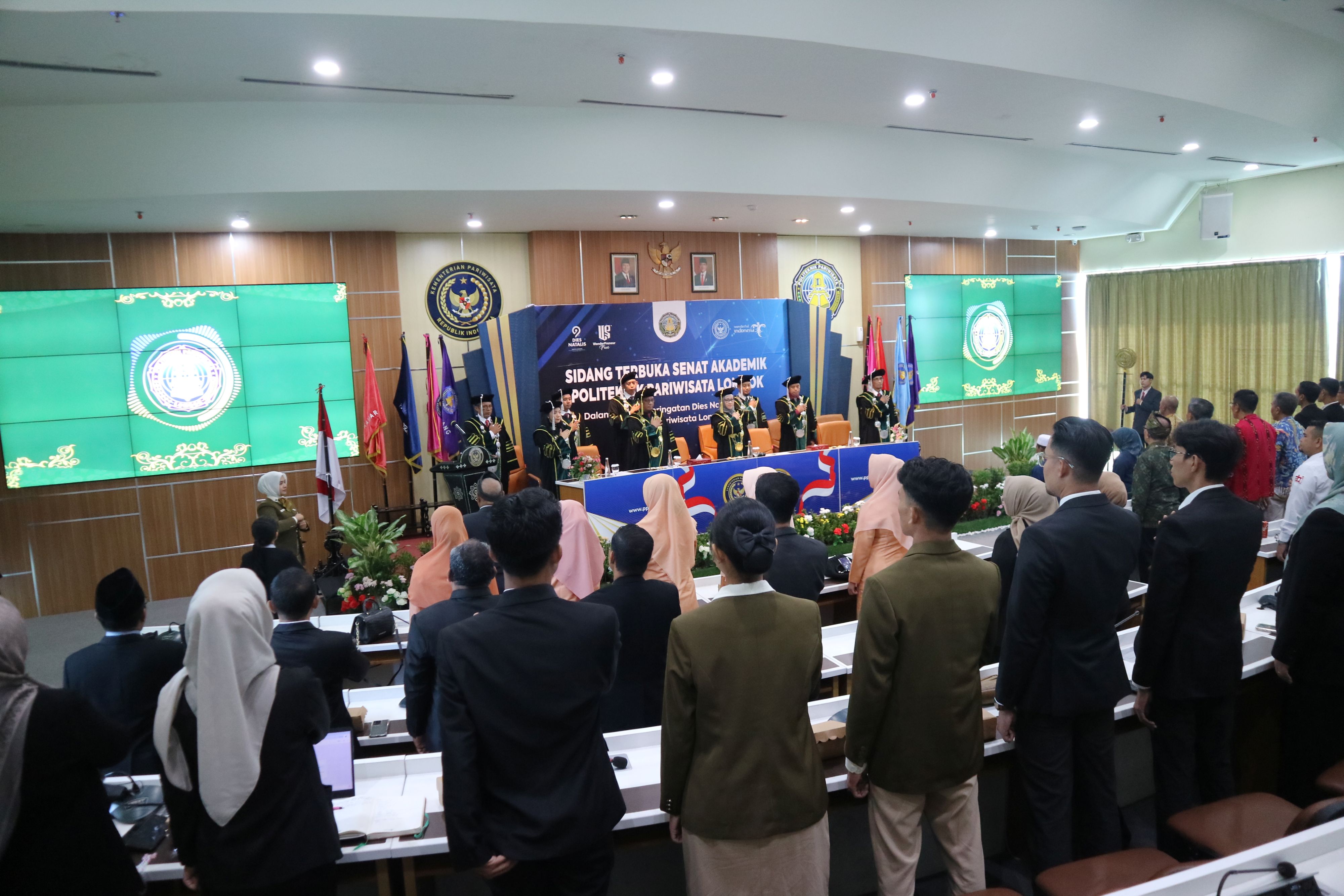 DIES NATALIS KE-9: Suasana sidang terbuka senat akademi Poltekpar Lombok memperingati Dies Natalis ke-9, di Amphitheater Poltekpar Lombok, Jumat (9/5).