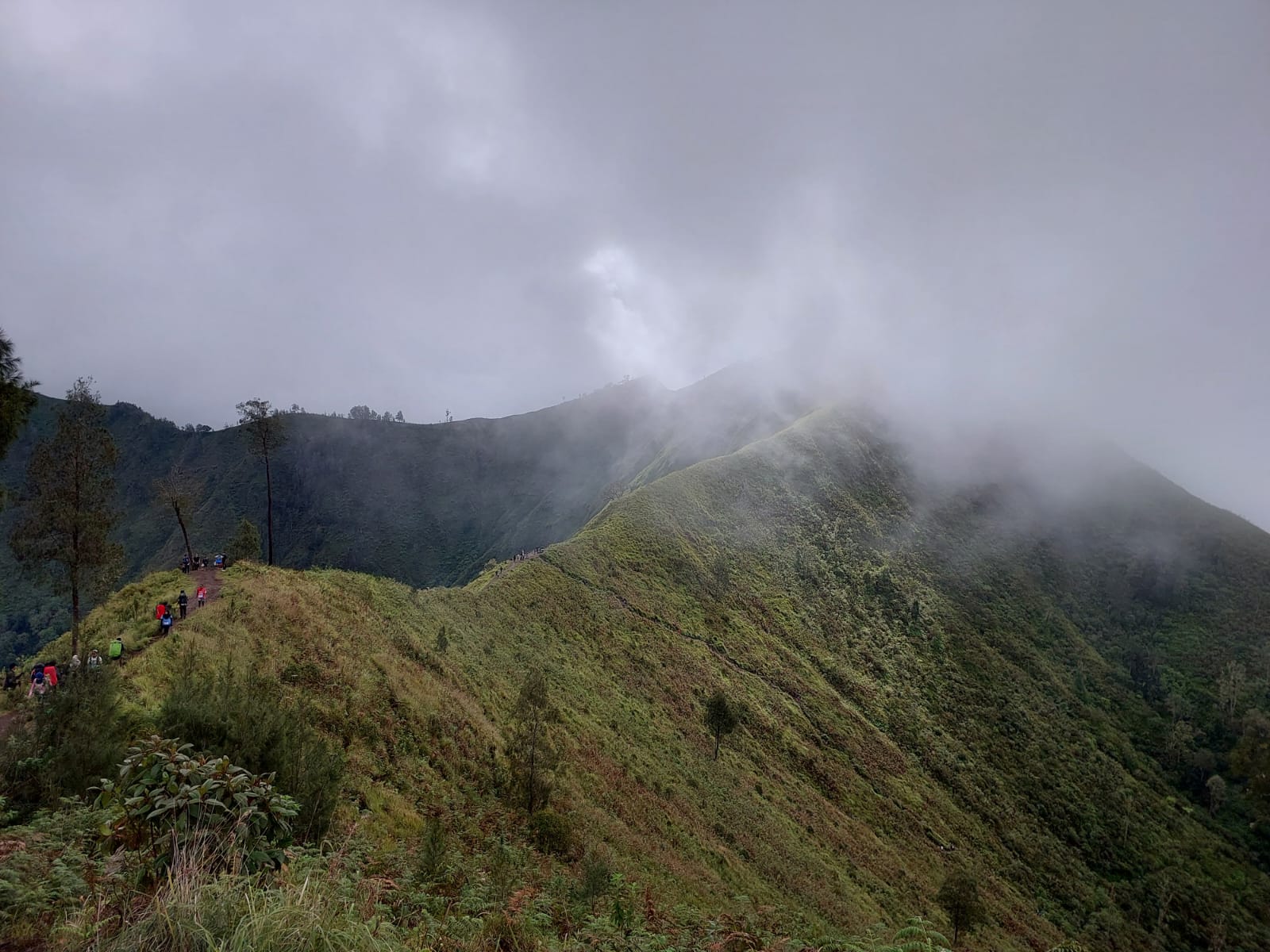 Area perbukitan di sekitar Top Puncak Gedong di Sembalun, Lombok Timur.