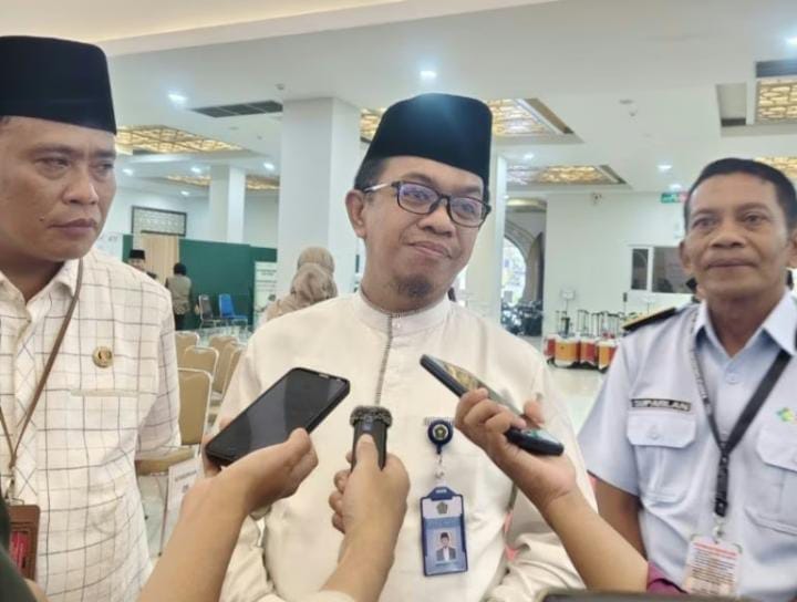 Tenaga Ahli Menteri Agama (Menag RI) Bidang Haji, Umrah dan Hubungan Luar Negeri, Bunyamin saat mengunjungi Embarkasi Lombok pada Kamis (8/5).