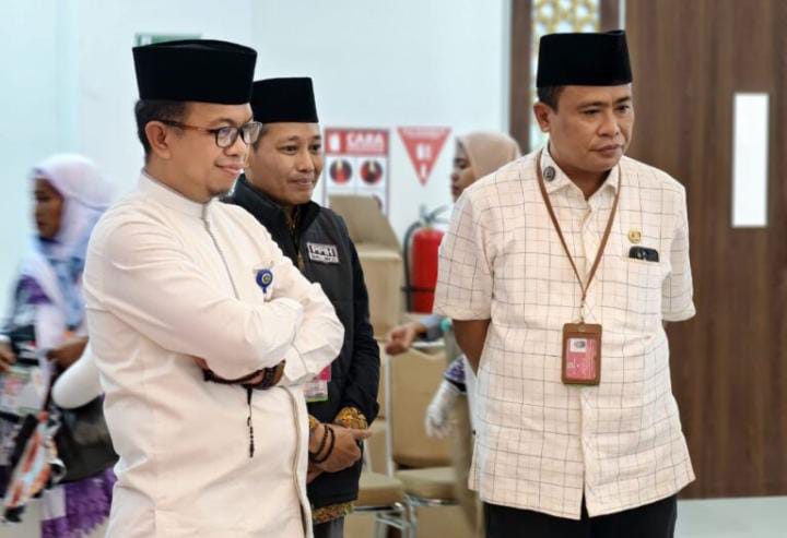 Mengejutkan, setelah aksi demo gara-gara Bupati Lombok Tengah dan rombongan dua kali gagal berangkat ke Tanah Suci, Kemenag NTB malah dapat apresiasi Menag RI atas penyelenggaraan haji di NTB.