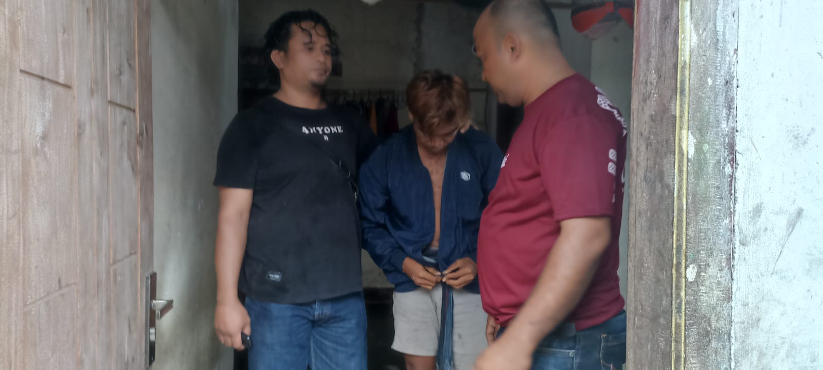 Pengamanan tiga orang terduga pelaku kasus curat oleh Polsek Batukliang Utara.