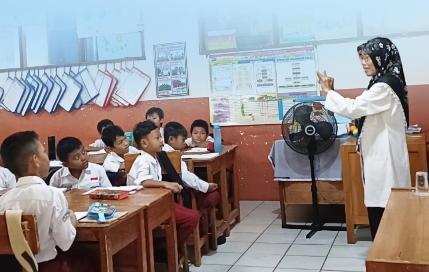 Ilustrasi gaji guru di Indonesia yang masih menjadi sorotan DPR RI.