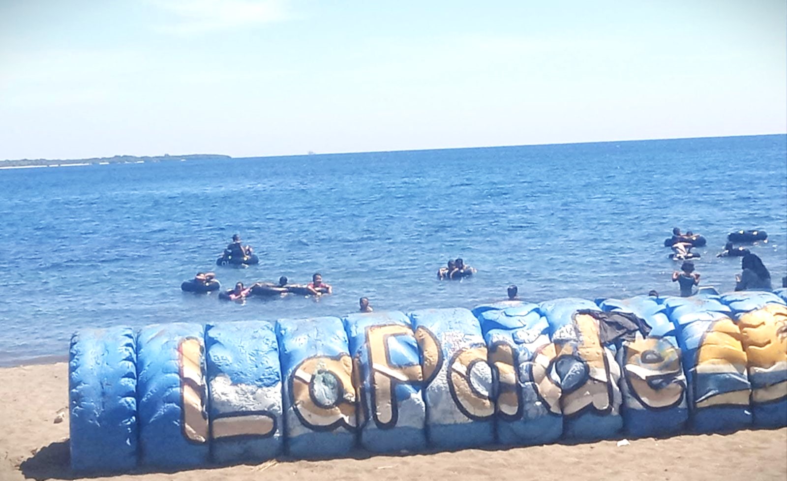 Pantai Lapade yang berada di Utan, Kabupaten Sumbawa.