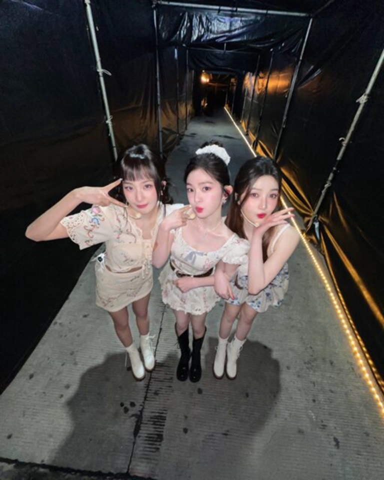 Trio Red Velved, Seulgi, Irene, dan Joy