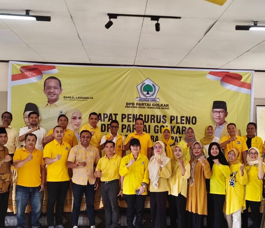 Pengurus DPD Partai Golkar NTB berpose usai pelaksanaan Rapat Pleno persiapan Musda Golkar NTB di Kantor DPD Golkar NTB Senin (12/5/25).