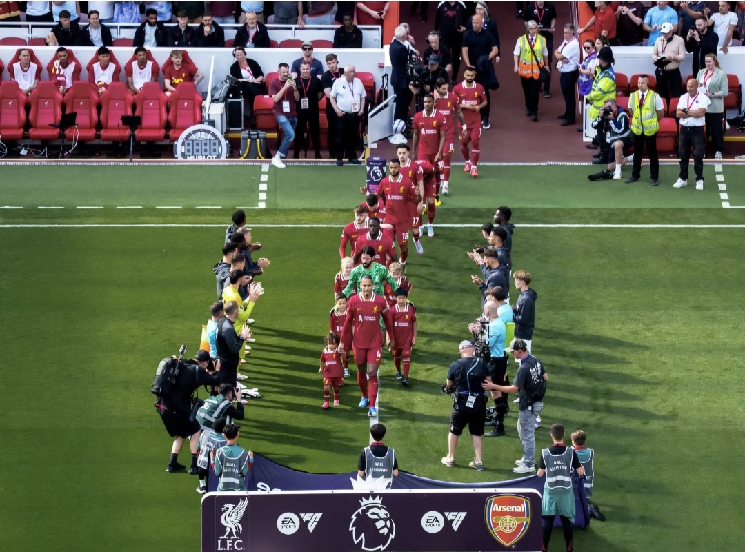 Guard of Honour dari Arsenal untuk sang juara Liverpool. (Foto: instagram)