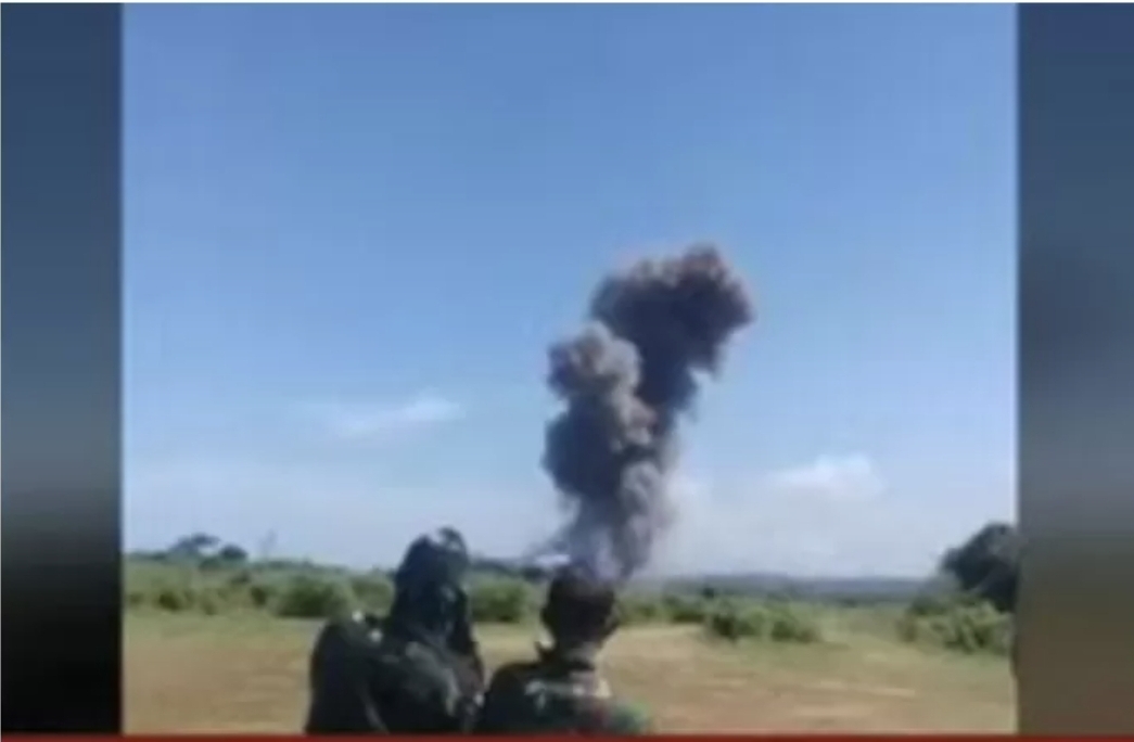 Tangkapan layar ledakan amunisi kedaluarsa milik TNI di Desa Sagara, Kecamatan Cibalong, Kabupaten Garut, Jawa Barat.