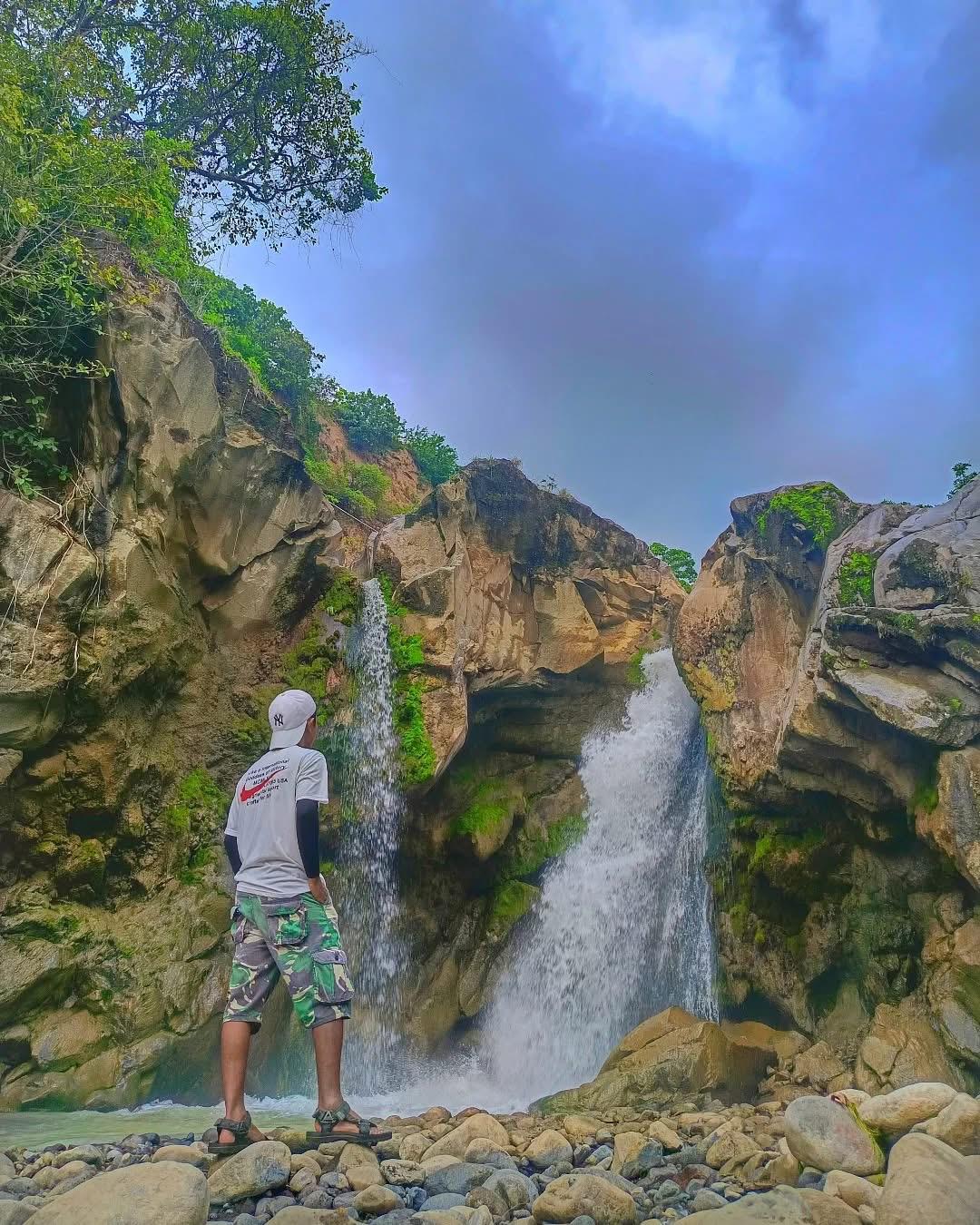 Air Terjun Candi Batu di Desa Sambik Elen.