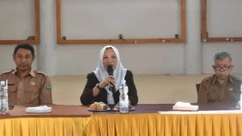 CEGAH STUNTING: Ketua TP PKK KLU Rohani Najmul Akhyar memberikan sambutan saat peluncuran program EGARIS, belum lama ini.