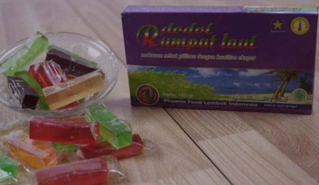 Dodol Rumput Laut menjadi salah satu makanan khas Lombok yang bisa dijadikan oleh-oleh