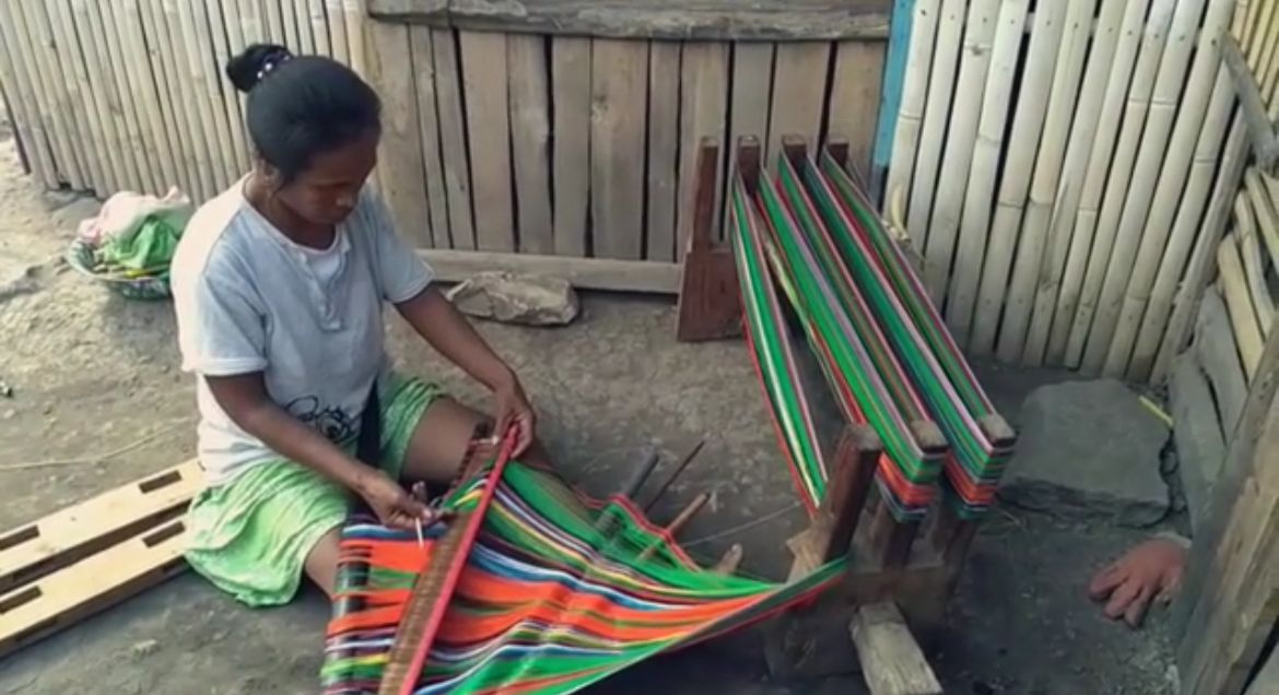 salah satu perajin tenun Donggo, Bima, NTB