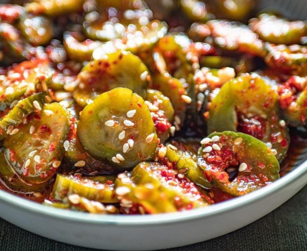 Renyah dan Segarnya Gigitan Pedas Kimchi Mentimun.