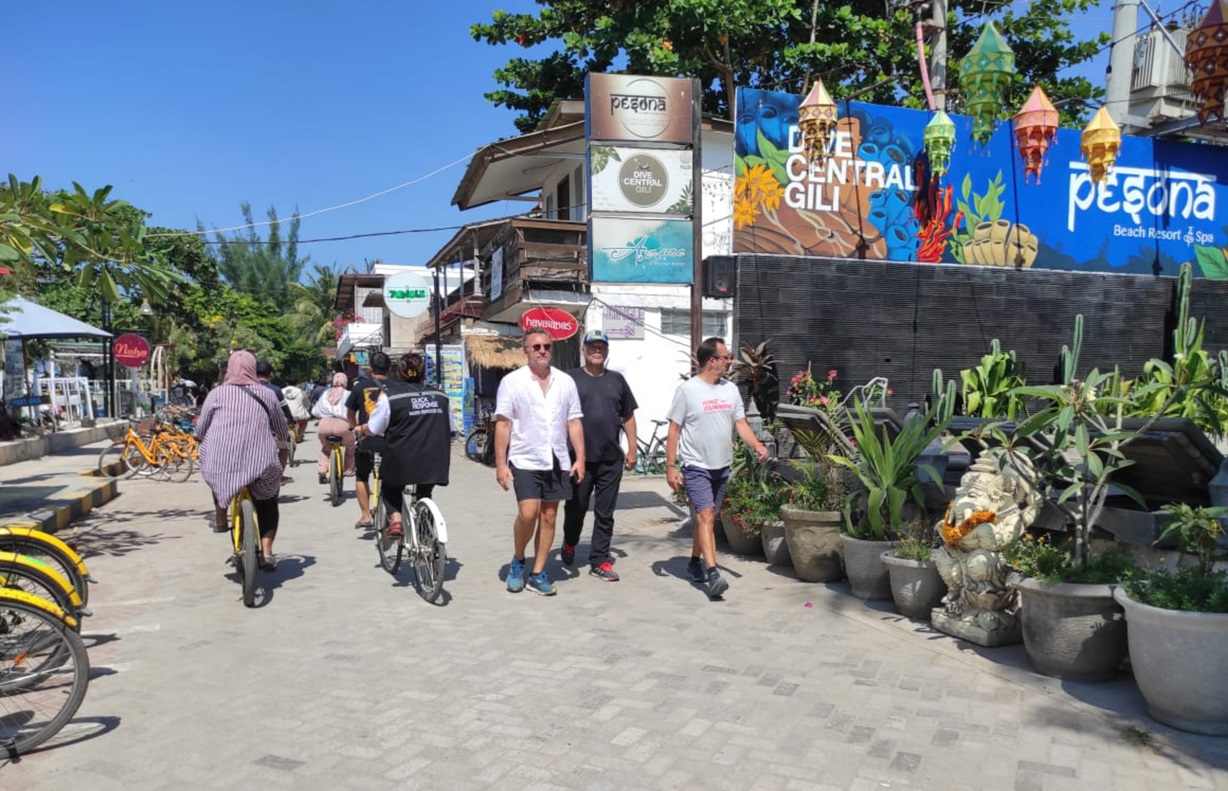 Sejumlah wisatawan asing yan tengah berlibur di Gili Trawangan, Lombok Utara, beberapa waktu lalu.