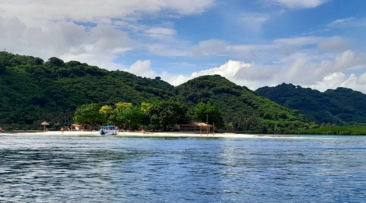 SURGA TERSEMBUNYI: Gugusan Pantai di Sekotong Lombok Barat menjadi destinasi wisata yang paling banyak disukai wisatawan domestik maupun mancanegara.