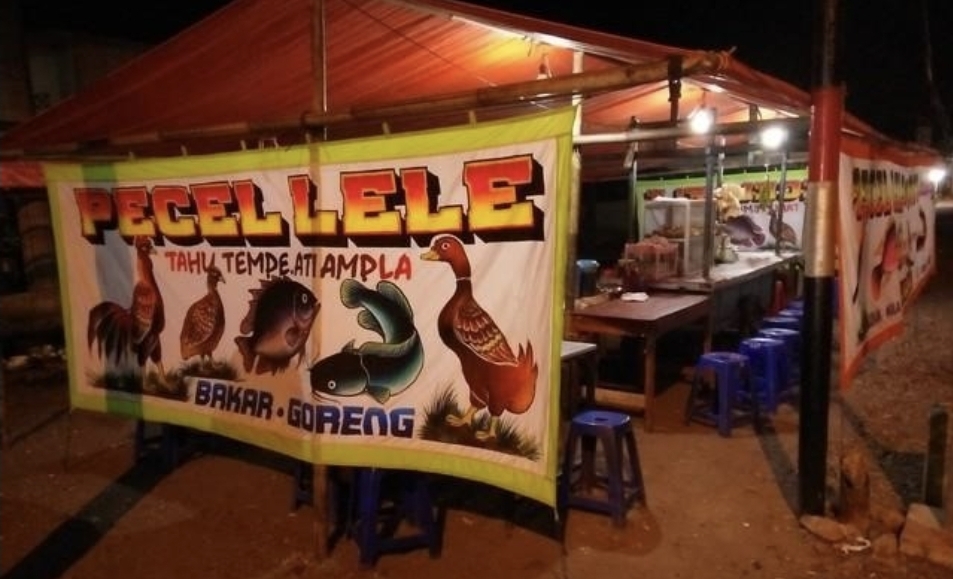 Ilustrasi spanduk warung pecel lele. (Istimewa)