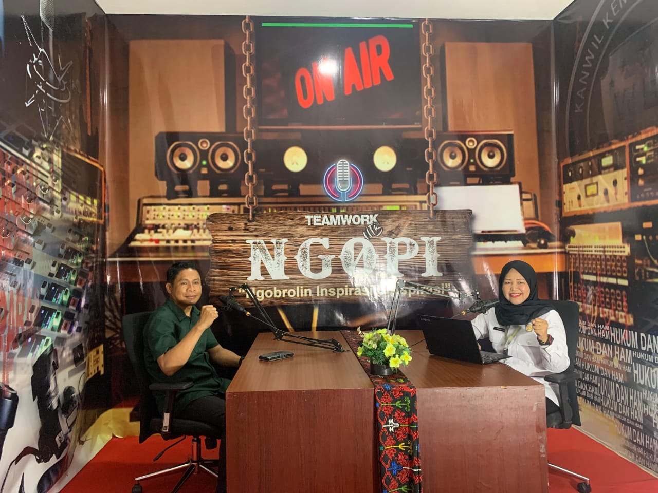 NGOBROL SANTAI: Podcast NGOPI (Ngobrolin Inspirasi dan Aspirasi), Rabu (14/5) dilaksanakan Kanwil Kemenkum NTB membahas potensi Desa Lenangguar, Kabupaten Sumbawa.
