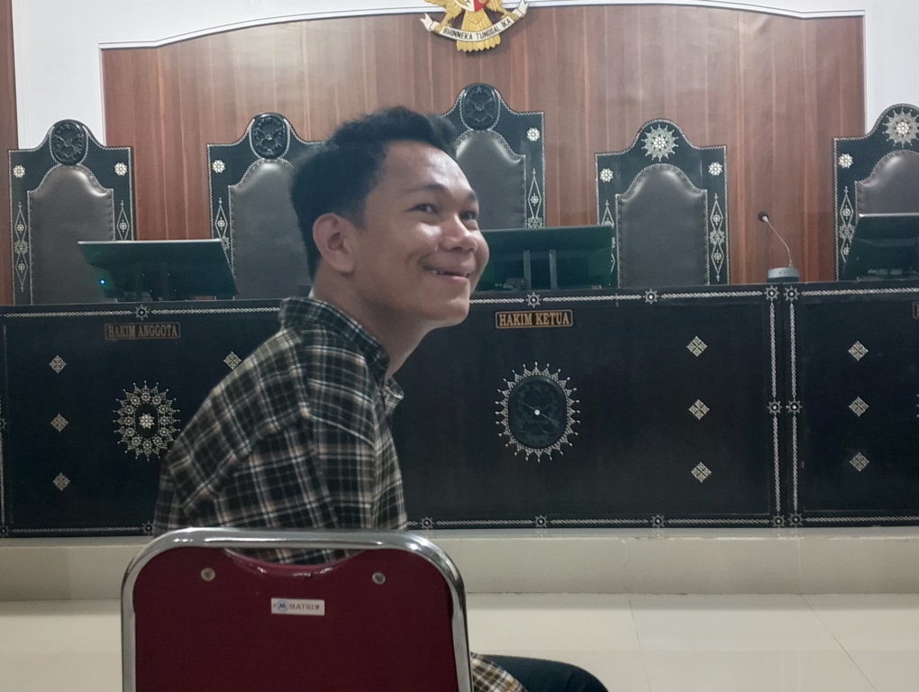 JALANI SIDANG: Terdakwa kasus pelecehan seksual IWAS alias Agus Buntung menjalani proses sidang di PN Mataram, beberapa waktu lalu.&nbsp;Lapas lagi carikan tahanan pendamping.