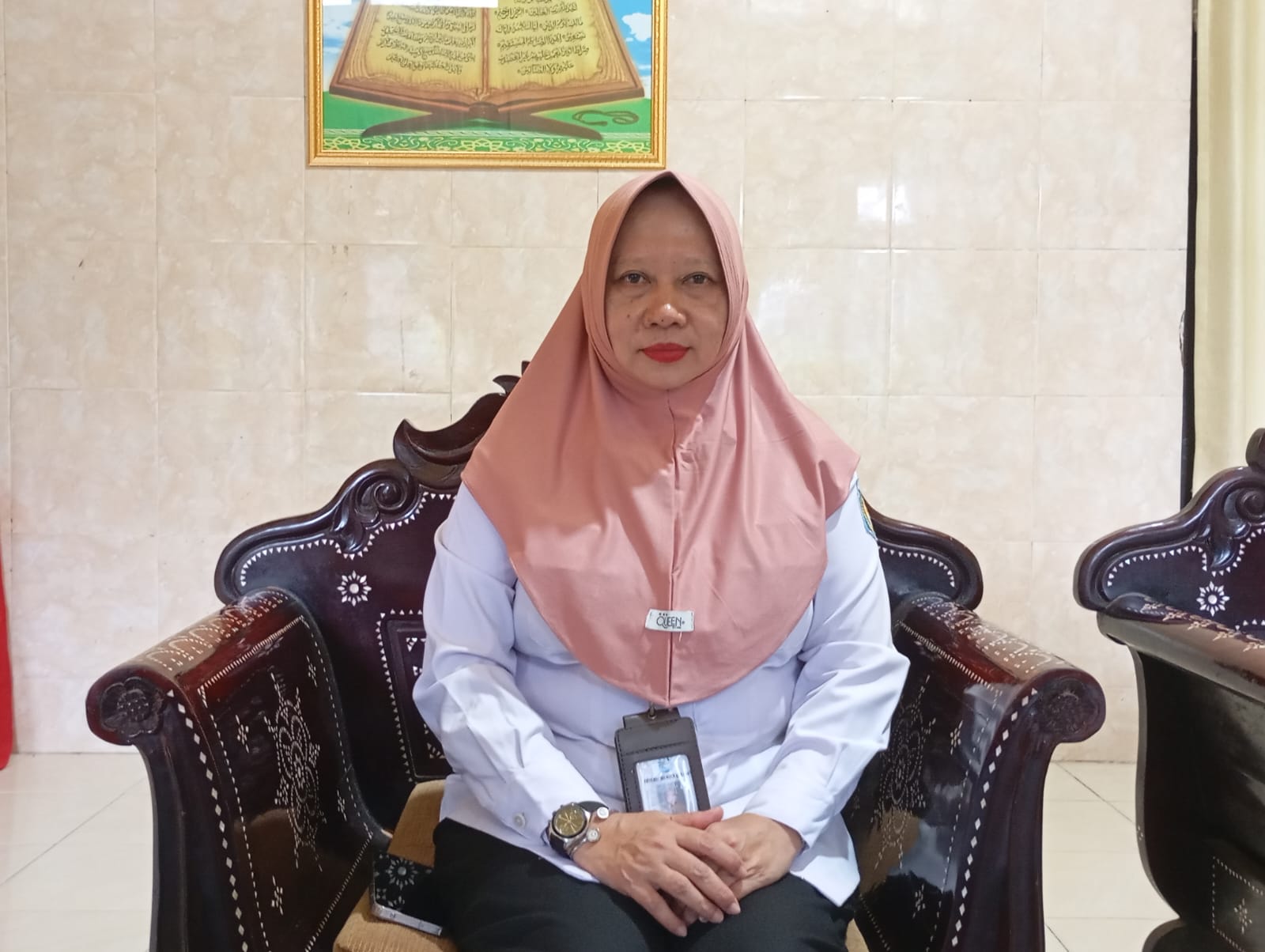 Kepala SMPN 15 Mataram Hj Sri Wahyu Indriani