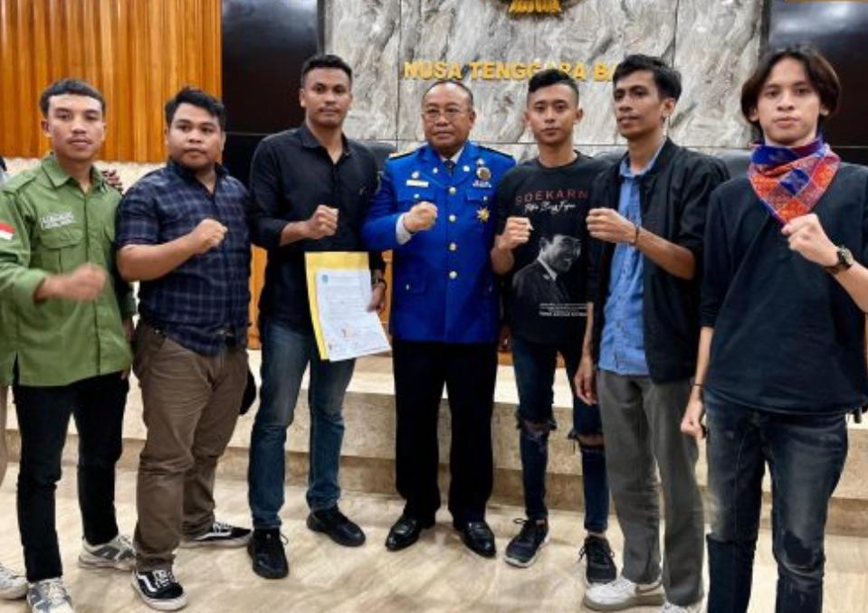 Sekda NTB Drs H Gita Ariadi meminta masyarakat Pulau Sumbawa tetap tenang dan damai dalam memperjuangkan PPS.
